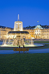 Deutschland, Baden-Württemberg, Stuttgart, Ansicht des Brunnens vor dem Neuen Schloss am Schlossplatz - WDF000974