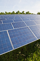 Germany, Baden-Wurttemberg, Winnenden, View of large number of solar panels at solar power plant field - WDF000978