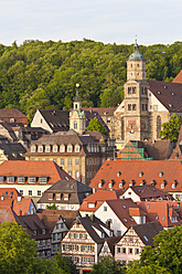 Germany, Baden-Wurttemberg, Schwabisch Hall, View of cityscape with St. Michael church - WDF000986