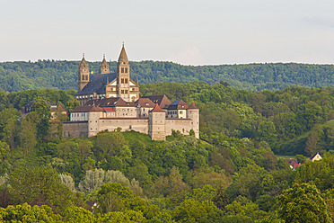 Deutschland, Baden-Württemberg, Schwäbisch Hall, Blick auf Comburg und Schloss - WDF000987