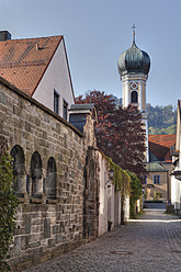 Deutschland, Bayern, Schwaben, Allgäu, Oberallgäu, Immenstadt, Blick auf die Kirche St. Nikolaus - SIEF001700