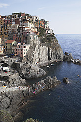 Italien, Ligurien, Manarola, Cinque Terre, Blick auf das Küstendorf - GWF001542
