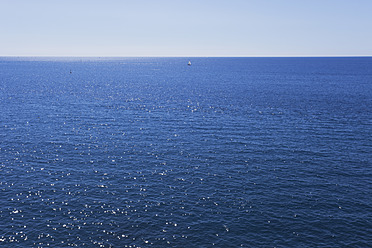 Italien, Ligurien, Blick auf das Mittelmeer - GWF001547