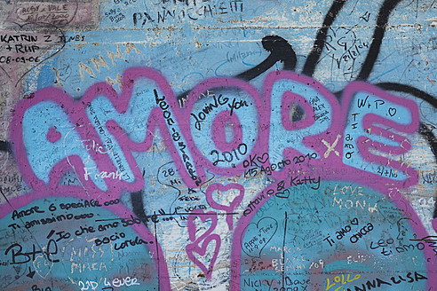 Italy, Liguria, Cinque Terre, View of scribble and paintings inside concrete tunnel wall of Via Dell'Amore - GWF001548