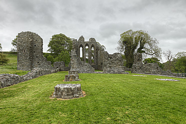 Vereinigtes Königreich, Nordirland, County Down, Downpatrick, Blick auf die Ruine von Inch Abbey - SIEF001733