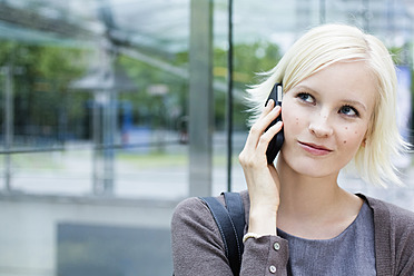 Germany, Bavaria, Munich, Young woman on phone - SPOF000037