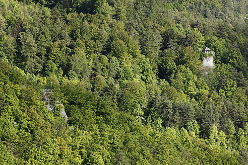 Deutschland, Bayern, Franken, Fränkische Schweiz, Wiesenttal, Blick auf Pavillon bei Muggendorf - SIEF001822