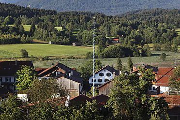 Germany, Bavaria, Upper Bavaria, Pfaffenwinkel region, Bad Bayersoien, View of forests area with houses and mountains - SIEF001857