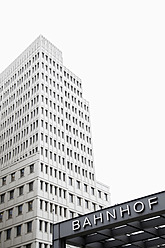 Deutschland, Berlin, Blick auf den Bahnhof Potsdamer Platz in Berlin - JMF000007