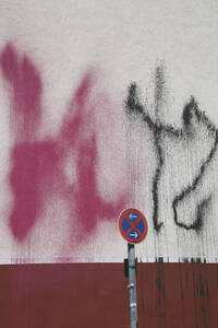 Germany, Berlin, Street sign with graffiti wall in background - JMF000038