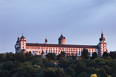 Germany, Bavaria, Wuerzburg, View of fortress marienberg at dusk - SIEF001896