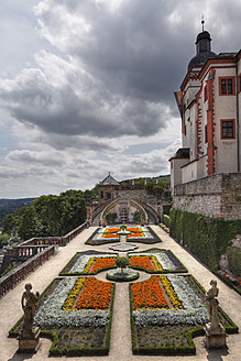 Deutschland, Bayern, Würzburg, Blick auf die Festung marienberg - SIEF001901