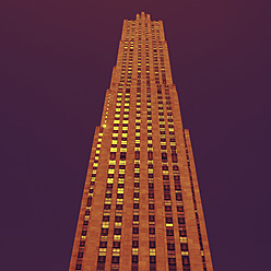 USA, New York, Rockefeller Center gegen klaren Himmel - TLF000585