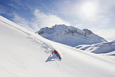 Austria, Zurs, Lech, Young woman doing alpine skiing on Arlberg mountain - MIRF000282