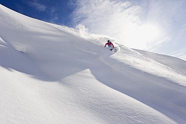 Austria, Zurs, Lech, Young woman doing alpine skiing on Arlberg mountain - MIRF000283