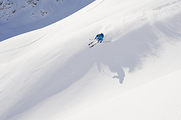 Austria, Zurs, Lech, Young man doing alpine skiing on Arlberg mountain - MIRF000287