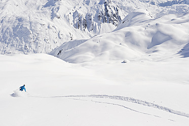 Austria, Zurs, Lech, Young man doing alpine skiing on Arlberg mountain - MIRF000288