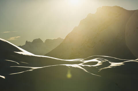 Österreich, Zuers, Blick auf die Alpen bei Sonnenaufgang, lizenzfreies Stockfoto