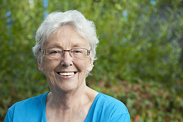 Germany, Bavaria, Huglfing, Senior woman in garden, smiling, portrait - RIMF000014