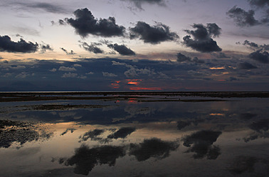 Indonesia, Lombock, Gili-Trawangan, View of beach at dusk - WVF000213