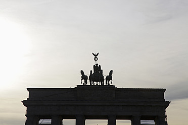 Deutschland, Berlin, Blick auf das Brandenburger Tor - JMF000086