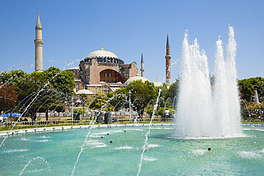 Türkei, Istanbul, Sultanahmet, Blick auf das Haghia Sophia Museum - PSF000616