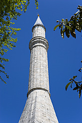 Türkei, Istanbul, Sultanahmet, Blick auf das Minarett der Haghia Sophia - PSF000625