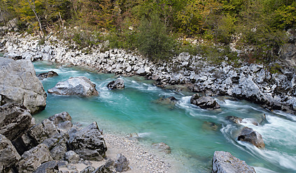 Europa, Slowenien, Bovec, Blick auf den Fluss im Triglav-Nationalpark - BSCF000106