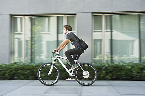 Germany, Bavaria, Young man riding bicycle - RNF000704