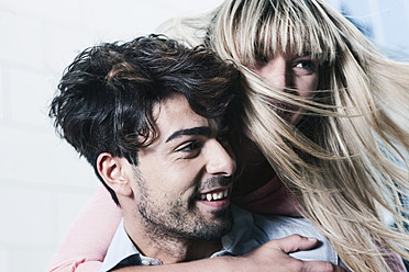 A happy young couple in Cologne, Germany, captured in a close-up shot with big smiles on their faces - WESTF017986