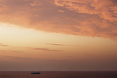 Erleben Sie den atemberaubenden Sonnenaufgang über dem Ionischen Meer von der malerischen Insel Ithaka in Griechenland aus - MUF001152