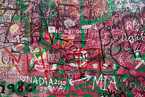 France, Paris, Graffiti on wall - NDF000198