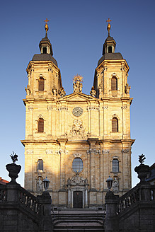 Blick auf die Dreifaltigkeitskirche in Gößweinstein in der Fränkischen Schweiz, Bayern, Deutschland - SIEF001989