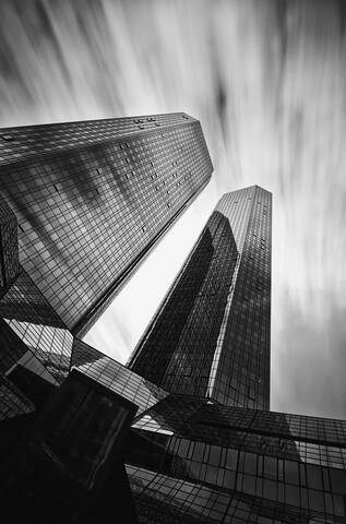 Deutschland, Hessen, Frankfurt, Gebäude der Deutschen Bank gegen den Himmel, lizenzfreies Stockfoto