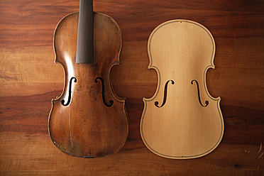 Germany, Upper Bavaria, Schaeftlarn, Shapes of violin on work bench - TCF002152