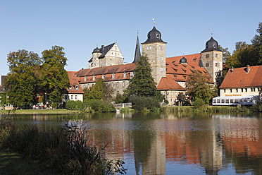 Deutschland, Bayern, Franken, Oberfranken, Fränkische Schweiz, Blick auf Schloss Thurnau - SIEF002028