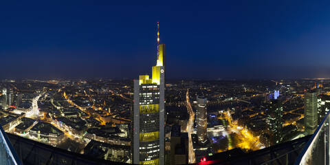 Deutschland, Franfurt, Blick auf die Stadt bei Nacht, lizenzfreies Stockfoto