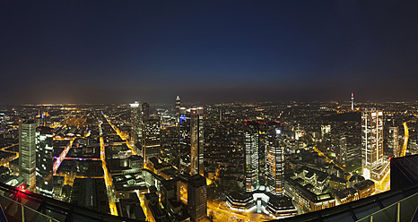 Deutschland, Franfurt, Blick auf die Stadt bei Nacht - FOF003768