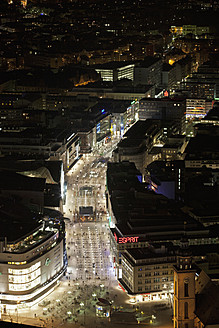 Deutschland, Frankfurt, Blick auf die Stadt bei Nacht - FO003771