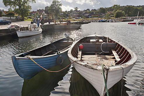 Sweden, View of fishing boat at Baskemolla harbour - SHF000572