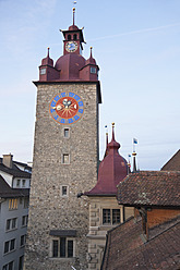 Schweiz, Luzern, Blick auf den Turm in der Altstadt - MSF002481