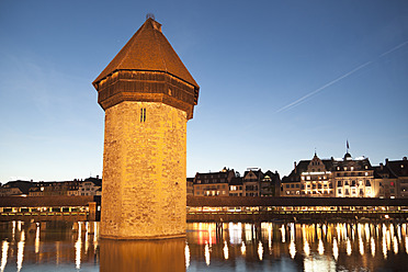 Switzerland, Lucerne, View of Chapel Bridge with water tower and old town in morning light - MSF002485