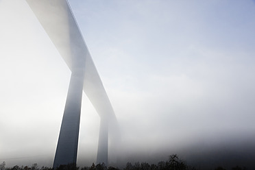 Germany, Koblenz, View of motorway bridge crossing Mosel Valley - MSF002531