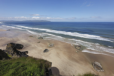 United Kingdom, Northern Ireland, County Derry, View of coast - SIEF002132