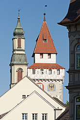 Deutschland, Ravensburg, Blick auf Turm in Stadt - SHF000582