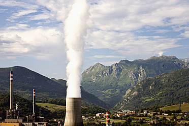 Spain, La Rioja, View of power station - MSF002584