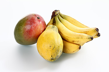 Diverse Früchte auf weißem Hintergrund - CSF015610