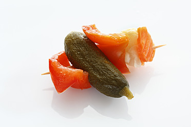 Preserved mixed pickles in skewer, close up - CSF015639