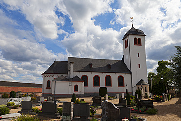 Europe, Germany, North Rhine Westphalia, View of St Margareta Church - CSF015680