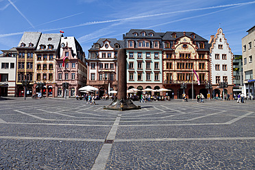 Europa, Deutschland, Rheinland-Pfalz, Mainz, Menschen in der Stadt - CSF015699